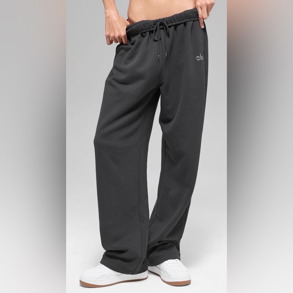 ALO Yoga Pants - ALO Accolade Straight Leg Sweatpant